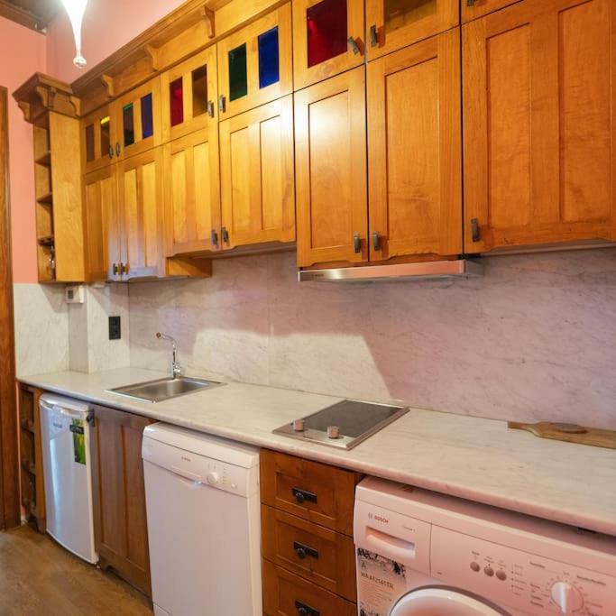 Beyoglu'nun Kalbinde Yueksek Tavanli Apartment *