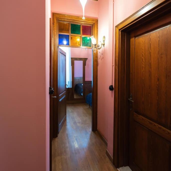 Beyoglu'nun Kalbinde Yueksek Tavanli