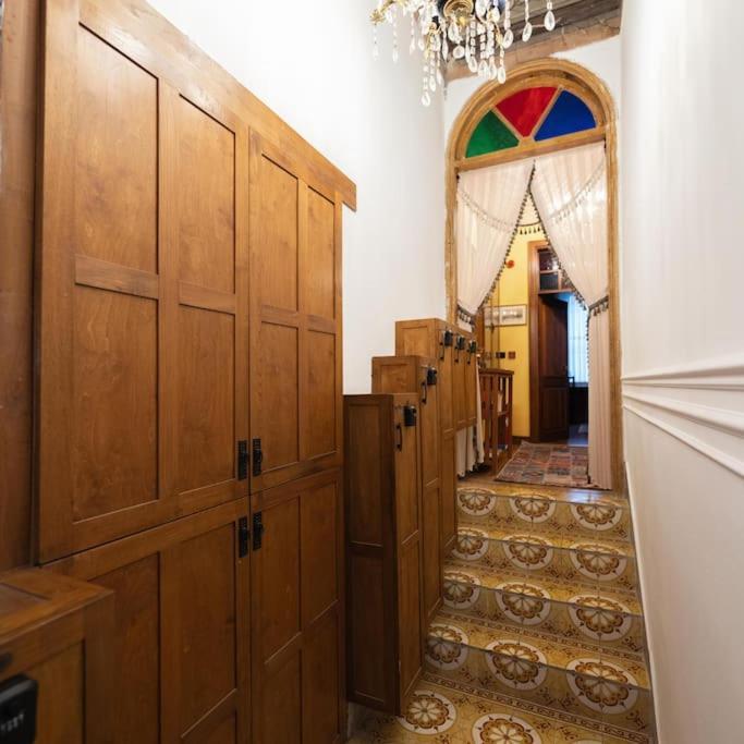 Beyoglu'nun Kalbinde Yueksek Tavanli Daire İstanbul