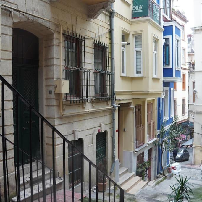 Beyoglu'nun Kalbinde Yueksek Tavanli * İstanbul