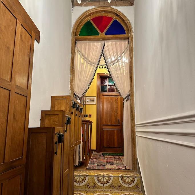 Beyoglu'nun Kalbinde Yueksek Tavanli *